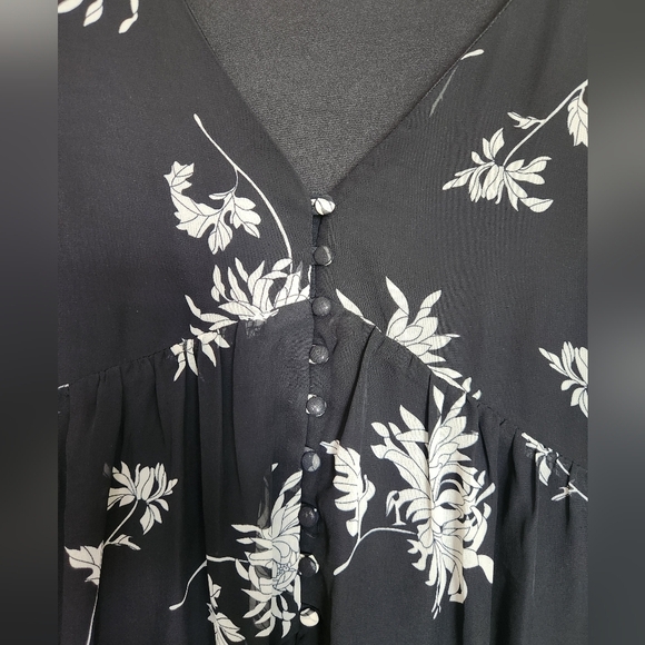 Entro Floral Vneck Boho Mini Dress Size Medium - Picture 4 of 7